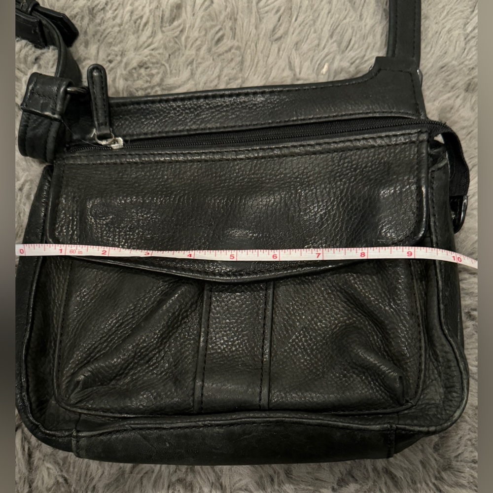 Gently used vintage, Fossil black, crossbody, leather purse.